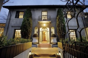 Extraordinary-1926-Spanish-Mission-Villa-1-588x391